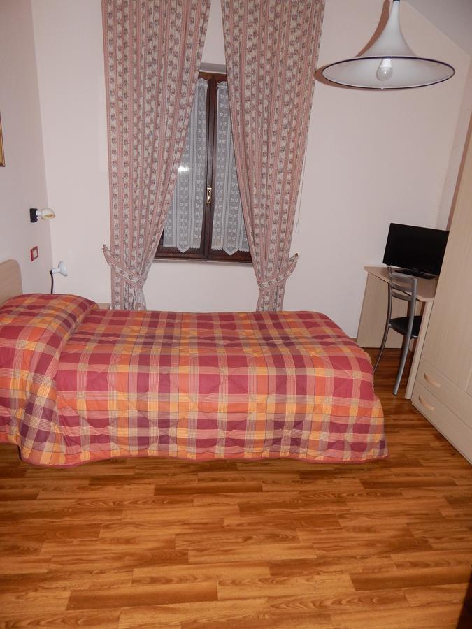 Albergo Ginevra Roncone Exterior foto
