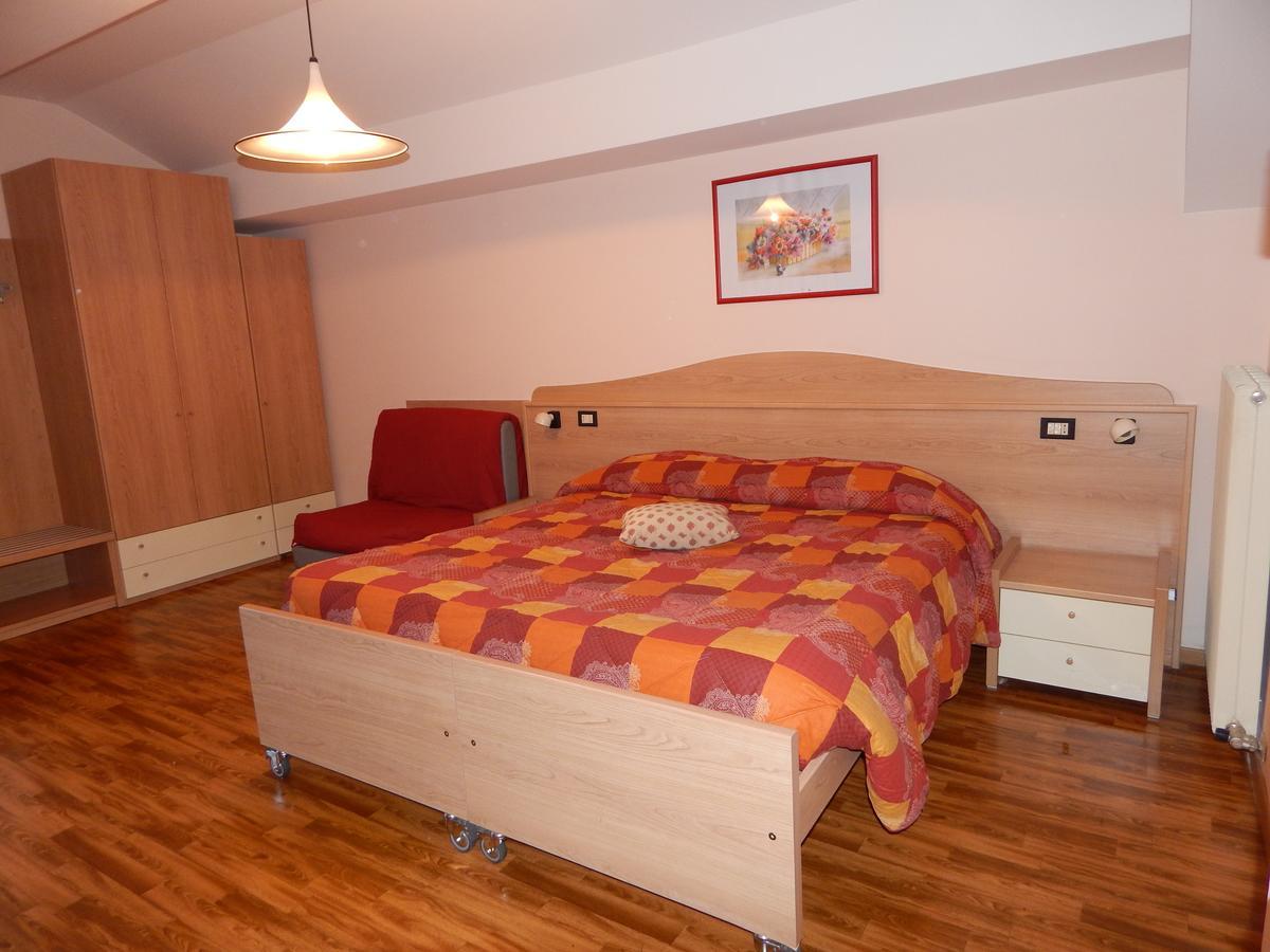 Albergo Ginevra Roncone Exterior foto